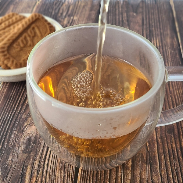 Tips for Making Delicious Herbal Tea on Mom's Blog Shelf